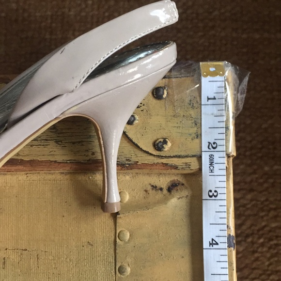 NEW BCBG NUDE PATENT LEATHER PEEP TOE HIGH HEELS 8.5 NEUTRAL - Picture 2 of 8